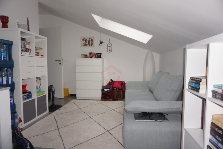 Kinderzimmer-Büro (2)