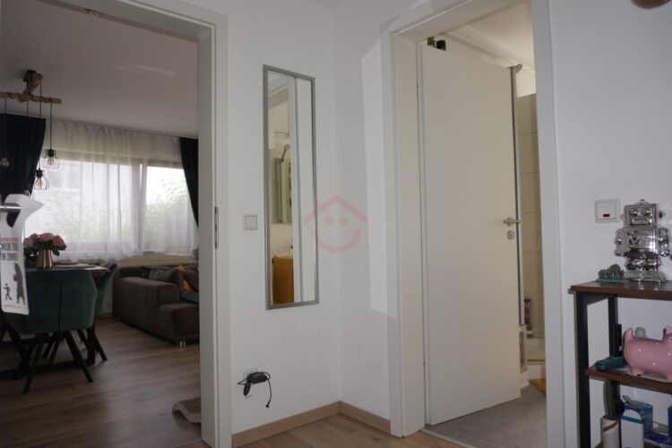 Flur Richtung Wohnzimmer