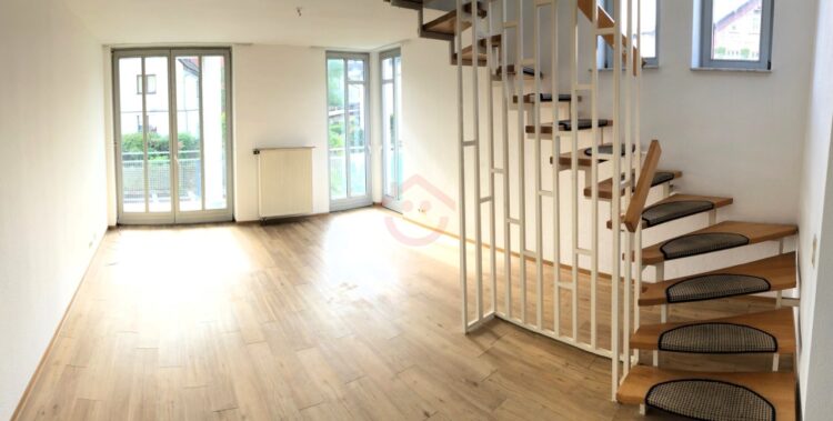 Wohn- und Esszimmerbereich.