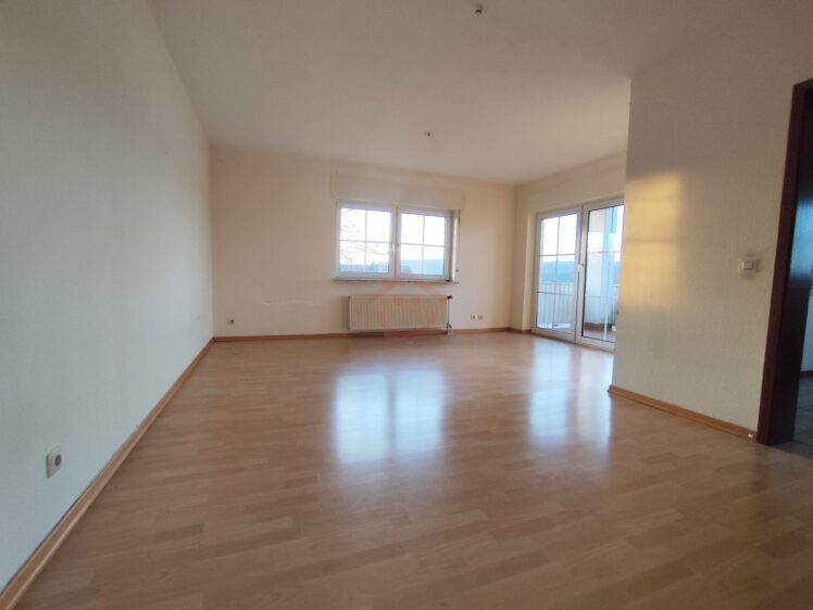 Wohnzimmer mit Balkon