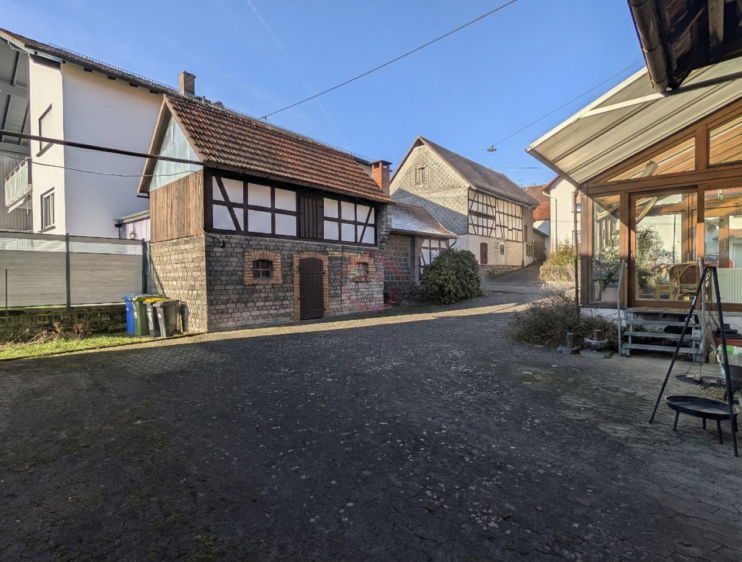 Hofansicht mit Werkstatt