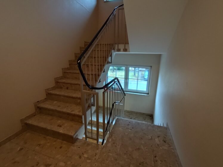 Eingangsbereich mit Außentreppe