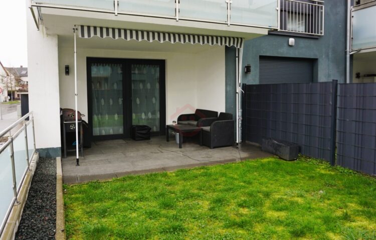 Terrasse mit Gartenblick