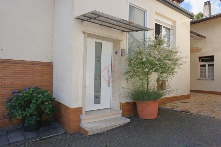 Haustür Wohngebäude