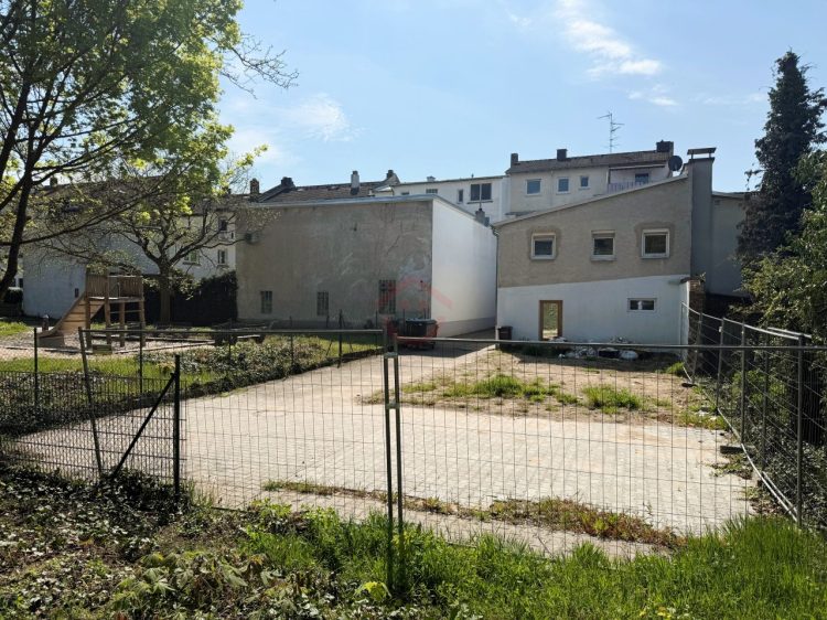Baugrundstück vorne