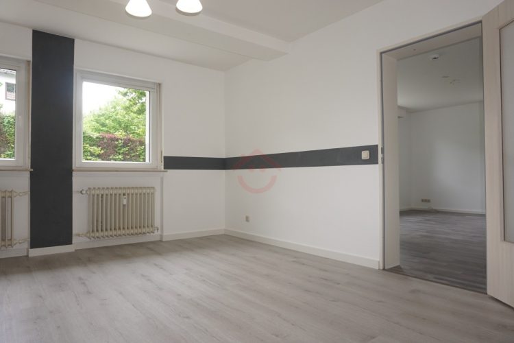 Küche mit Blick zum Wohnzimmer