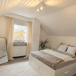 Schlafzimmer DG