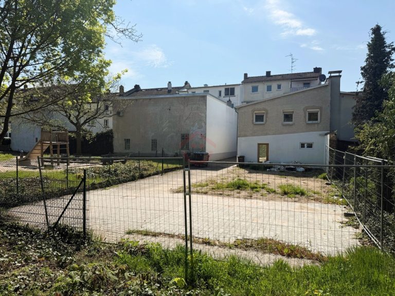 Baugrundstück vorne