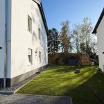 Garten seitlich am Haus