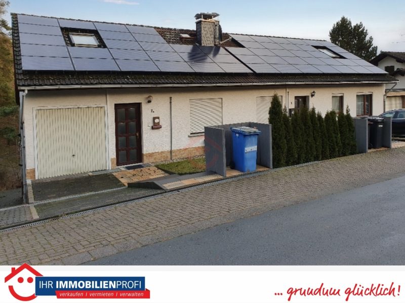 Doppelhaushälfte mit Einliegerwohnung, Terrasse, Balkon und Garten