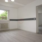 Küche mit Blick zum Wohnzimmer
