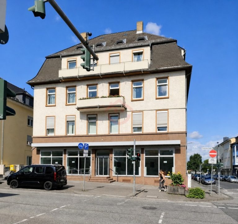 Außenansicht mit großzügiger Schaufensterfront (2)
