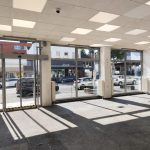 Großflächige Schaufenster mit hervorragender Sichtbarkeit