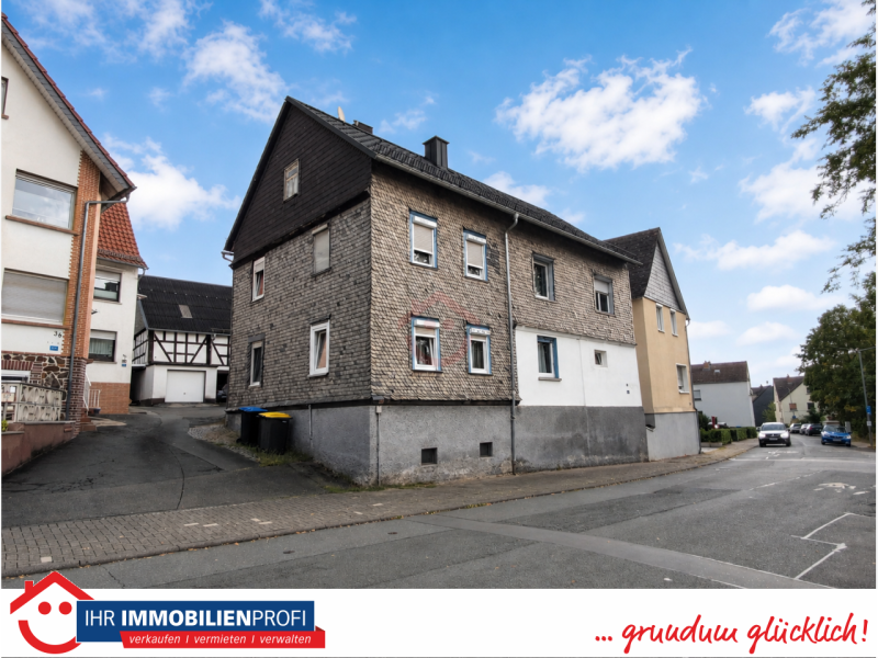 Viel Platz für wenig Geld: Freistehendes Einfamilienhaus für Macher im alten Ortskern von Niederbiel