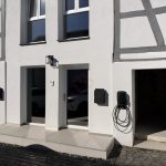 Hofansicht mit E-Ladestation (1)