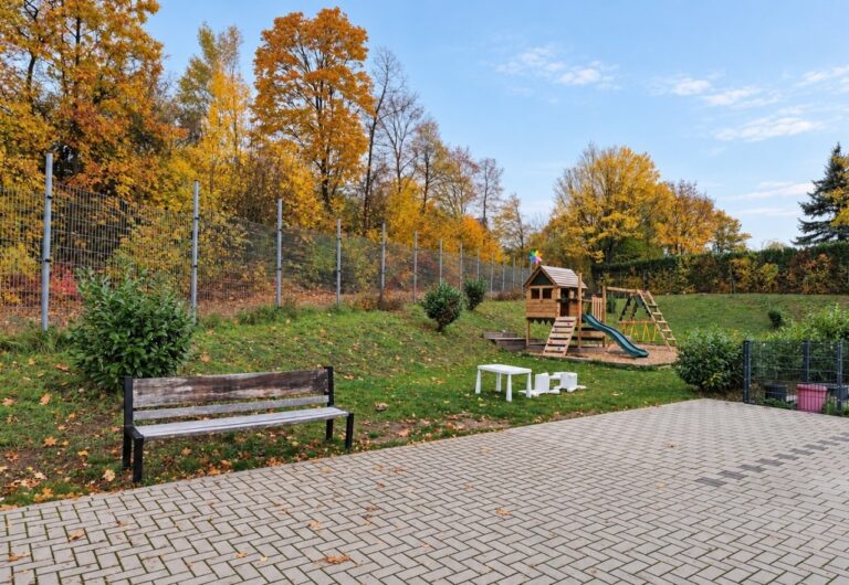Gemeinschaftlicher Spielplatz für alle drei Gebäude